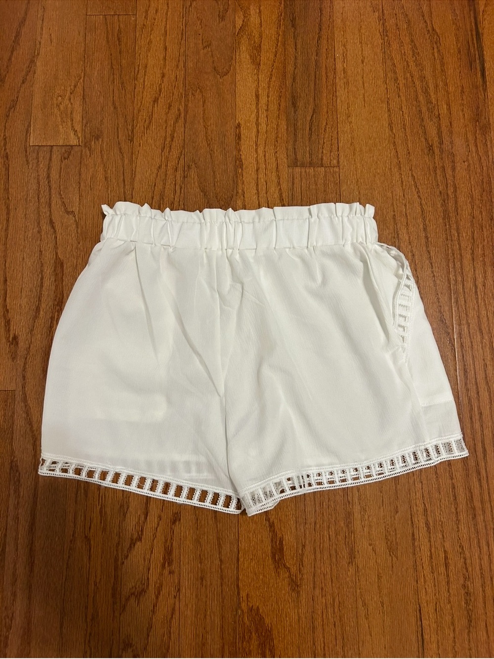 Women’s White Lace Trim Flowy Shorts Size XL Resort Coastal - Picture 3 of 6